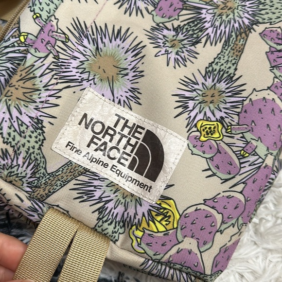 The North Face Berkeley Floral Field Bag, Mineral Purple Cactus - Picture 6 of 10